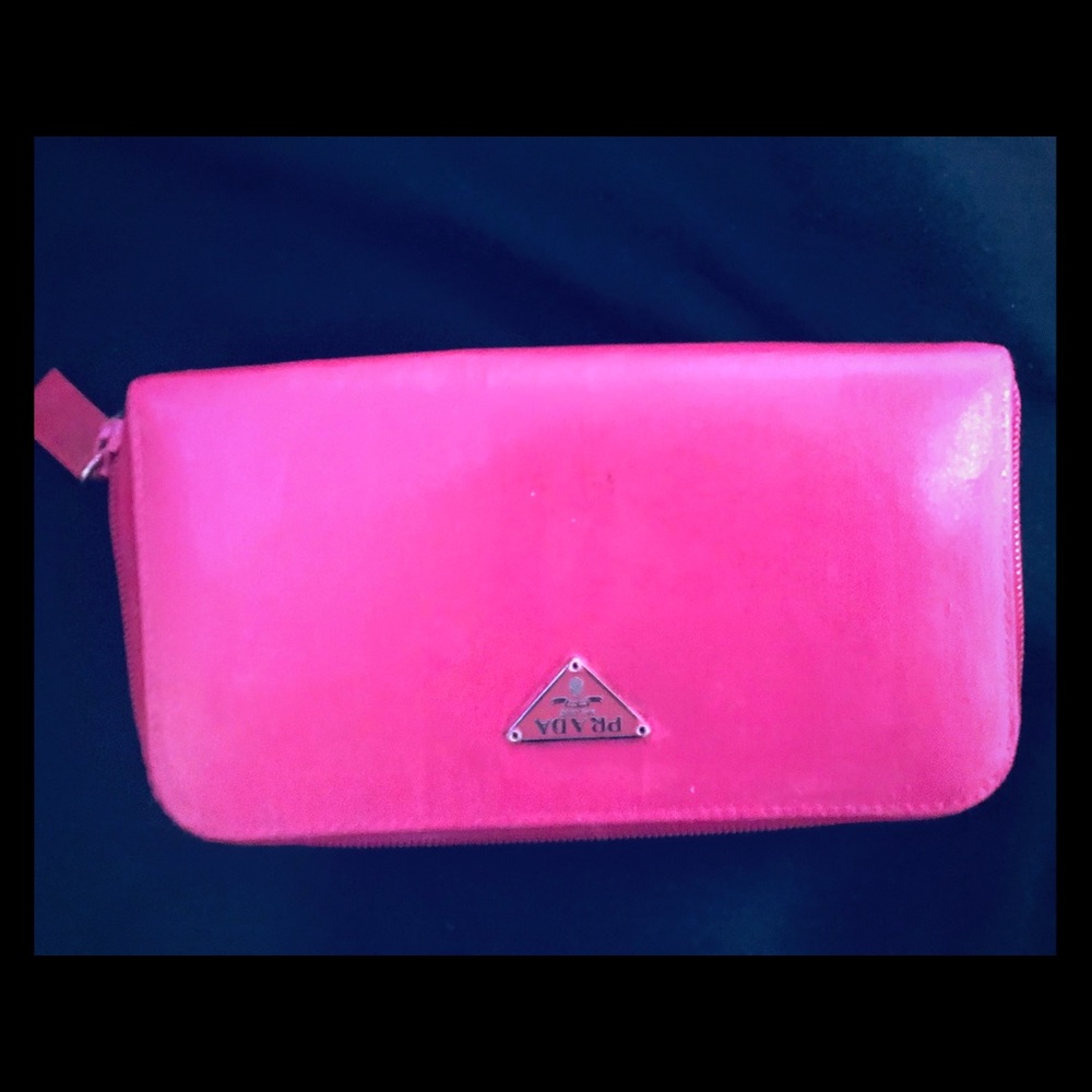 Prada Saginaw round zipper wallet
